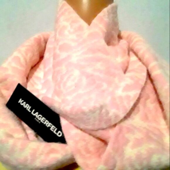 NWT Karl Lagerfeld Paris Women's Loop Infinity Scarf Pink/White Rose - Picture 1 of 10